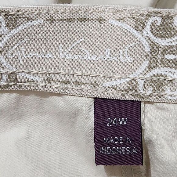 Gloria Vanderbilt Capri Shorts Size 24W Cream Color With Pockets - Picture 7 of 12